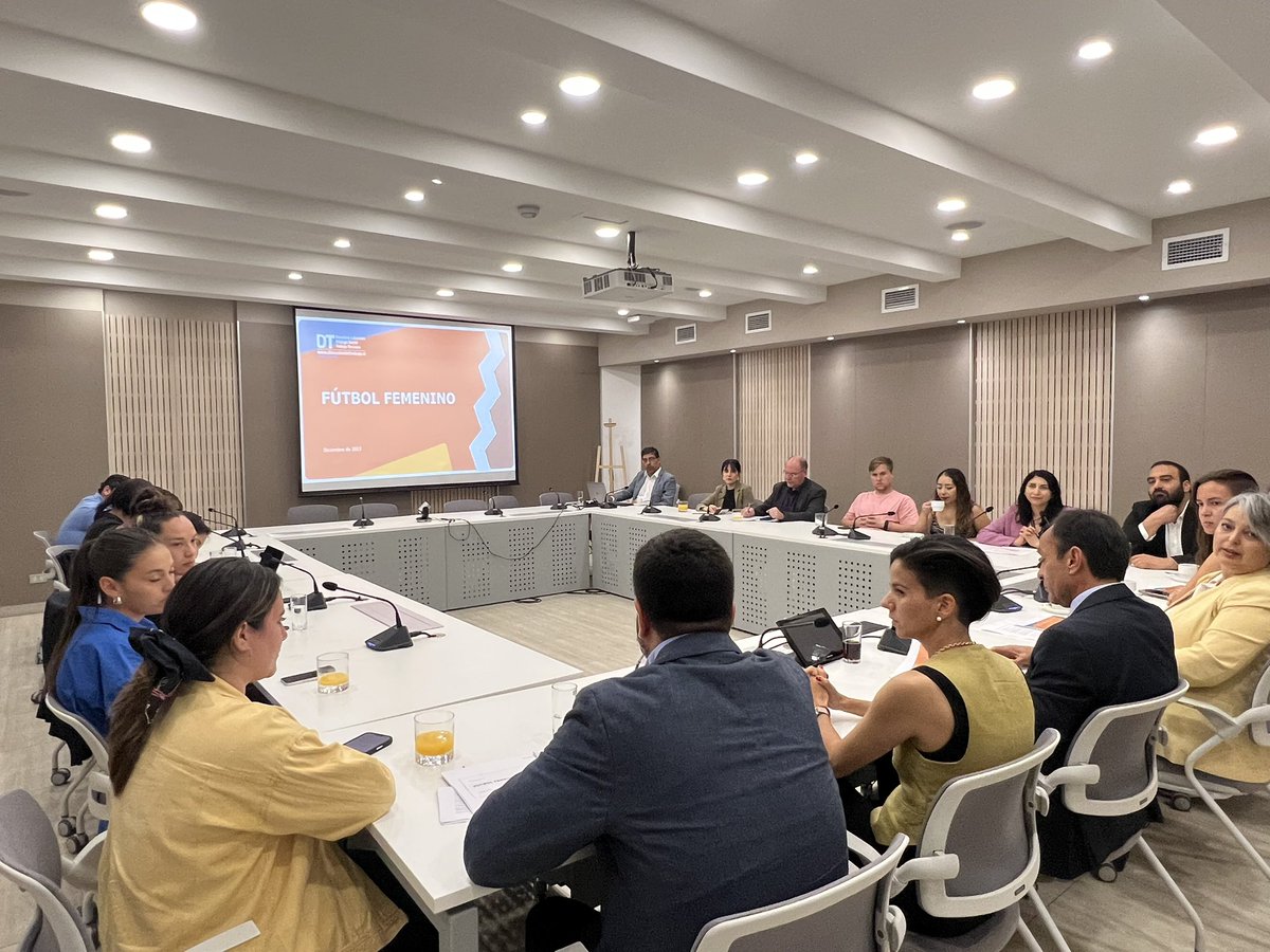 ⚽️Director <a href="/pzenteno01/">Pablo Zenteno Muñoz</a> entrega balance del plan de fiscalización al cumplimiento de las condiciones laborales de la Ley de Profesionalización del Fútbol Femenino.
➡️Ministra <a href="/jeannette_jara/">Jeannette Jara Román</a> y ministro <a href="/MindepChile/">Ministerio del Deporte</a> Jaime Pizarro y dirigentas de la <a href="/ANJUFFChile/">ANJUFF Chile</a> encabezan la reunión