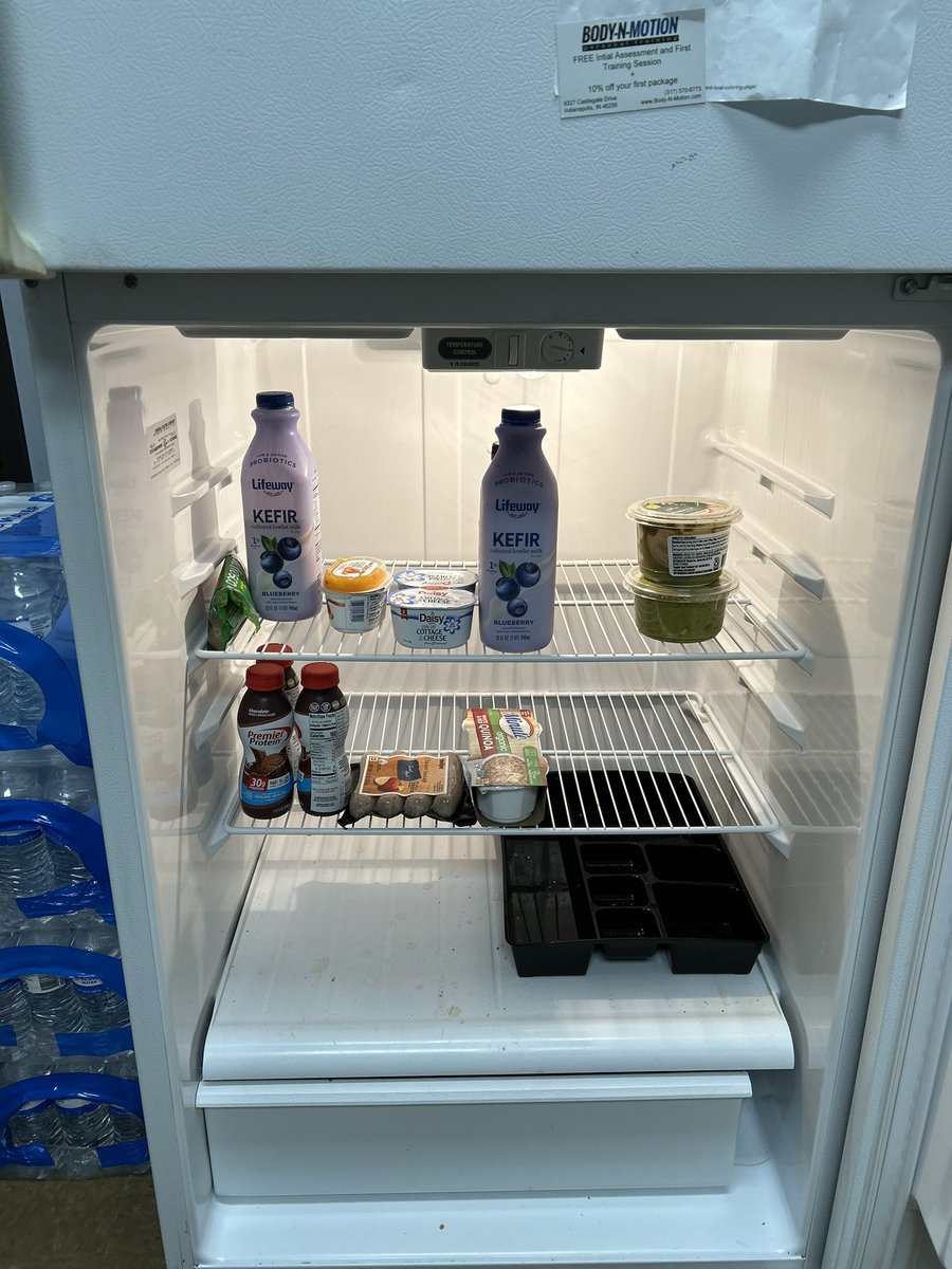 BodyNMotion1's tweet photo. For those of you paying attention 😊 I posted my daughter Ella and her softball 🥎 roommate Monique’s fridge! They inspired me to get my 💩 together too! Here is my Work fridge now! Let’s go💪 #practicewhatyoupreach #motionplan #over50 @ellawhite28 @MoniqueHoosen https://t.co/6Q3ym3IYct