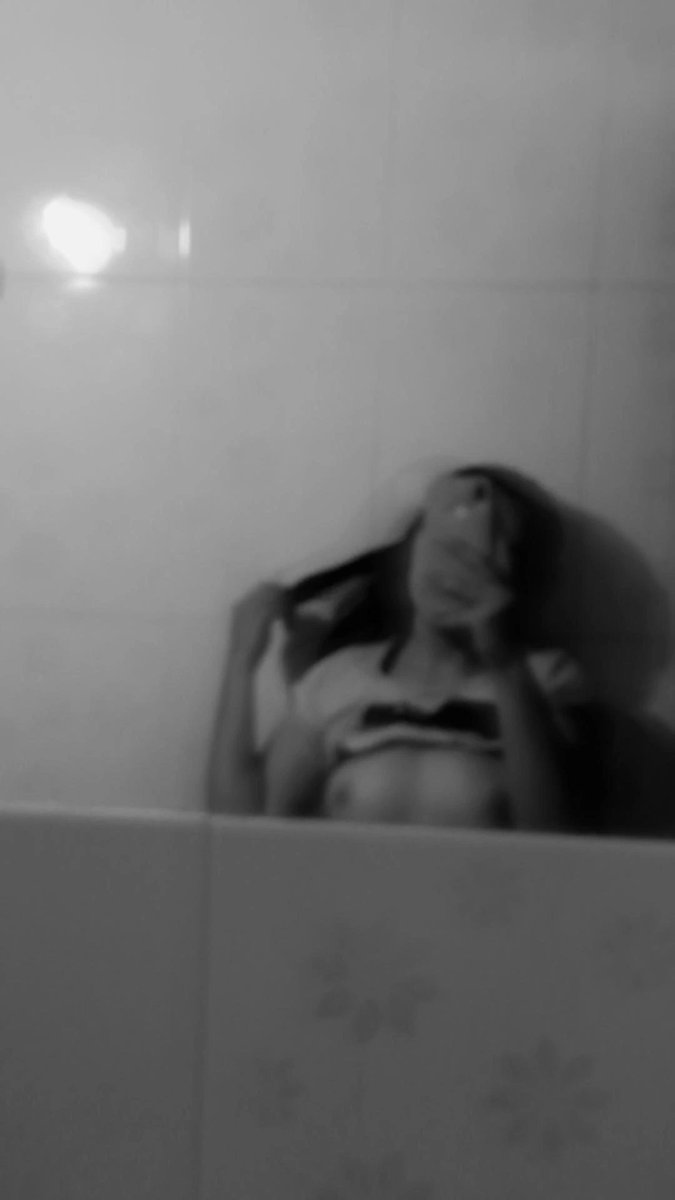 SucySali's tweet photo. Me gustan mostrar las tetas gracias!! 🍒🔥
#hot #tetasyalgomás https://t.co/aWPXBBamtT