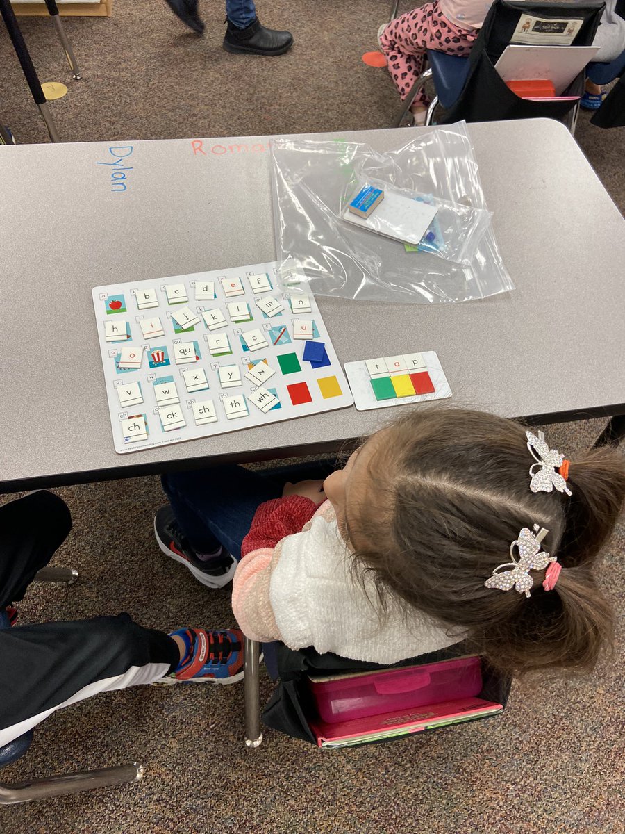 BreannaBea's tweet photo. Love to see our @LincolnGI Kinders providing feedback on their chaining for spelling practice! https://t.co/Tc7EOwyH9V