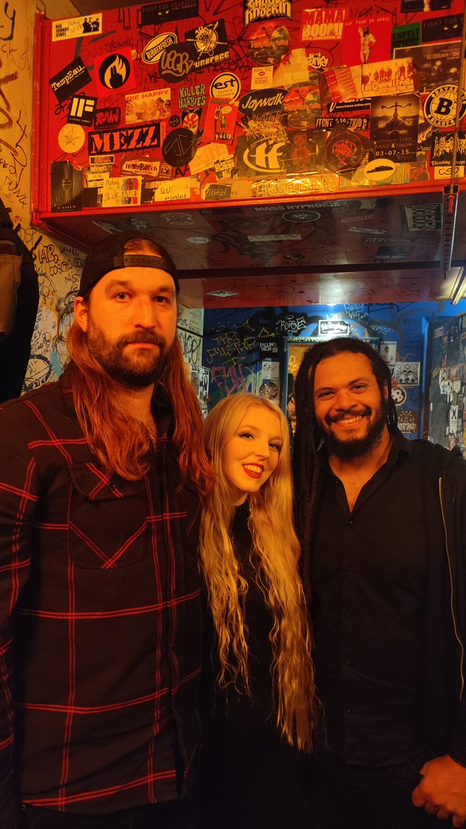 So lovely to finally catch up with JJ from Karg / Harakiri for the sky and David from Heretoir at Dome of Rock in Salzburg on Saturday! Huge thanks to everyone who braved the snow storm and came out to our last show of 2023! Hope to see you again soon ✨