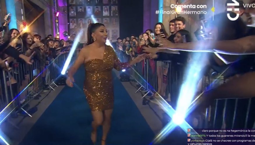 Gabri_shine's tweet photo. ahí quedaron los que le tiraban mierda a pincoya porque devolvía la ropa pero con la plata del premio que le ofreció cony calladin bombín.. NO LA RECIBIÓ 💋#FinalGranHermano #GranHermanoFinal #GranHermanoChile #GranHermanoCHV #TeamPincoya #GranConstanza https://t.co/3yBddo3Q3N