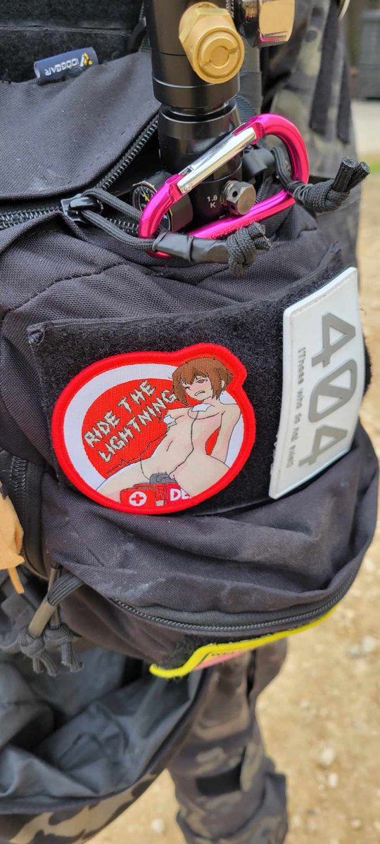 tacbaconpatches's tweet image. Guy who drew the art for the Shock and Awe patch the rough sketch for this patch saw it in the wild playing airsoft this weekend.

Neat!

#tbpatches #patchtwitter #emt #paramedic