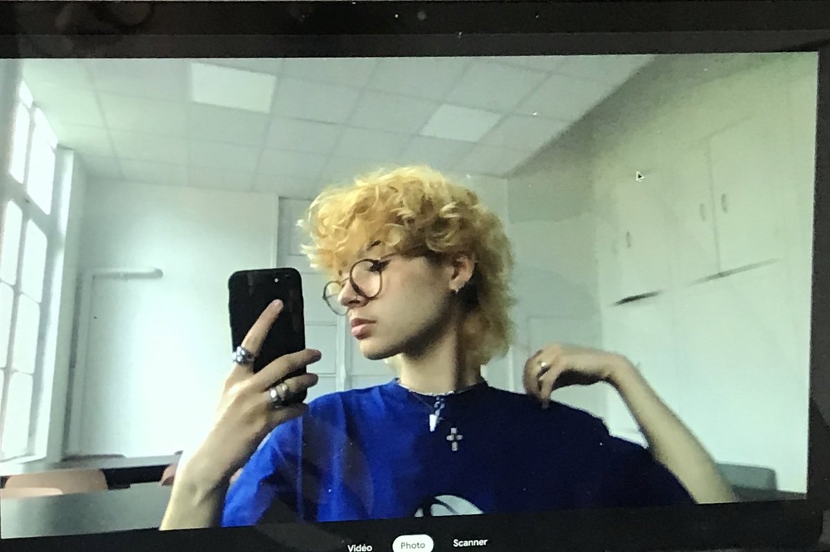 arrachedent's tweet photo. plutôt blonde ou brunette era ? https://t.co/ghnWpSoUif
