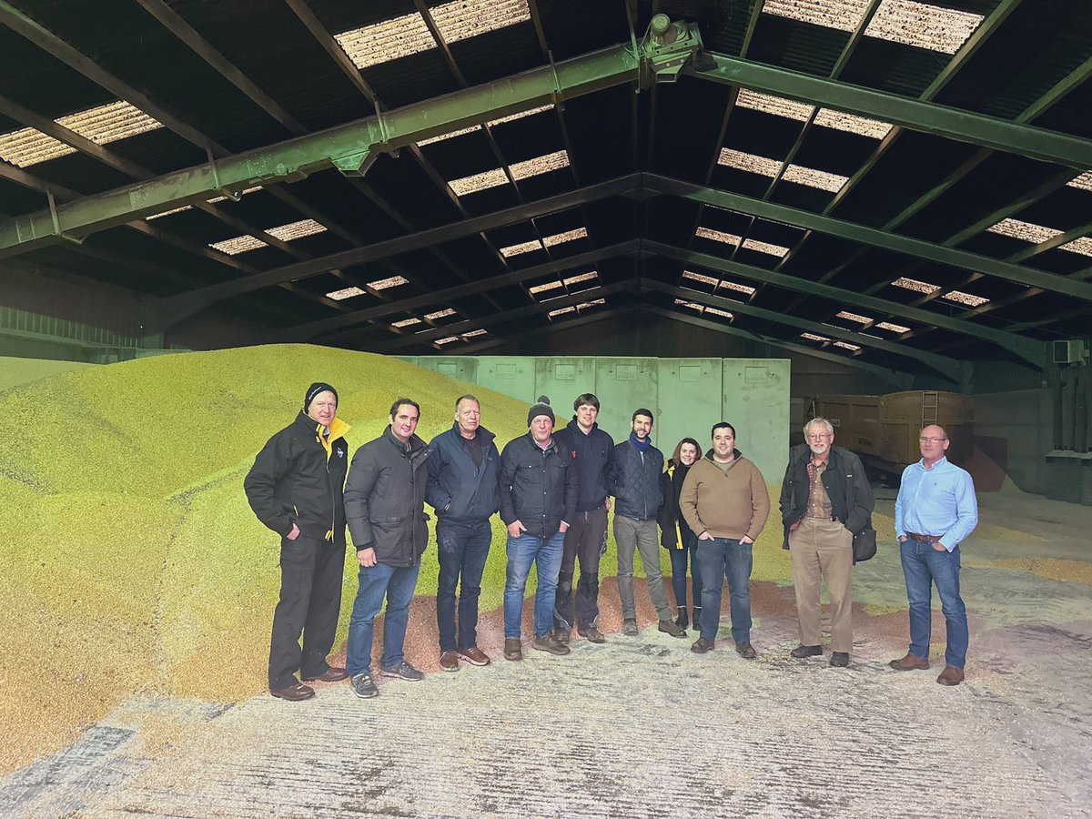 willoliver88's tweet image. Great day having the @maizegrowers out on farm. Although not ideal having a farm walk after 25mm of rain. Great conversations and ideas being discussed about the future of maize. Exciting future ahead!!!! 🌽