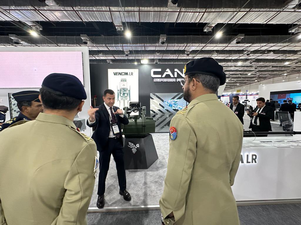 canikarms's tweet image. Pakistan delegation visited the #Canik, #AEISYSTEM and #UNIROBOTICS booth as part of EDEX 2023.