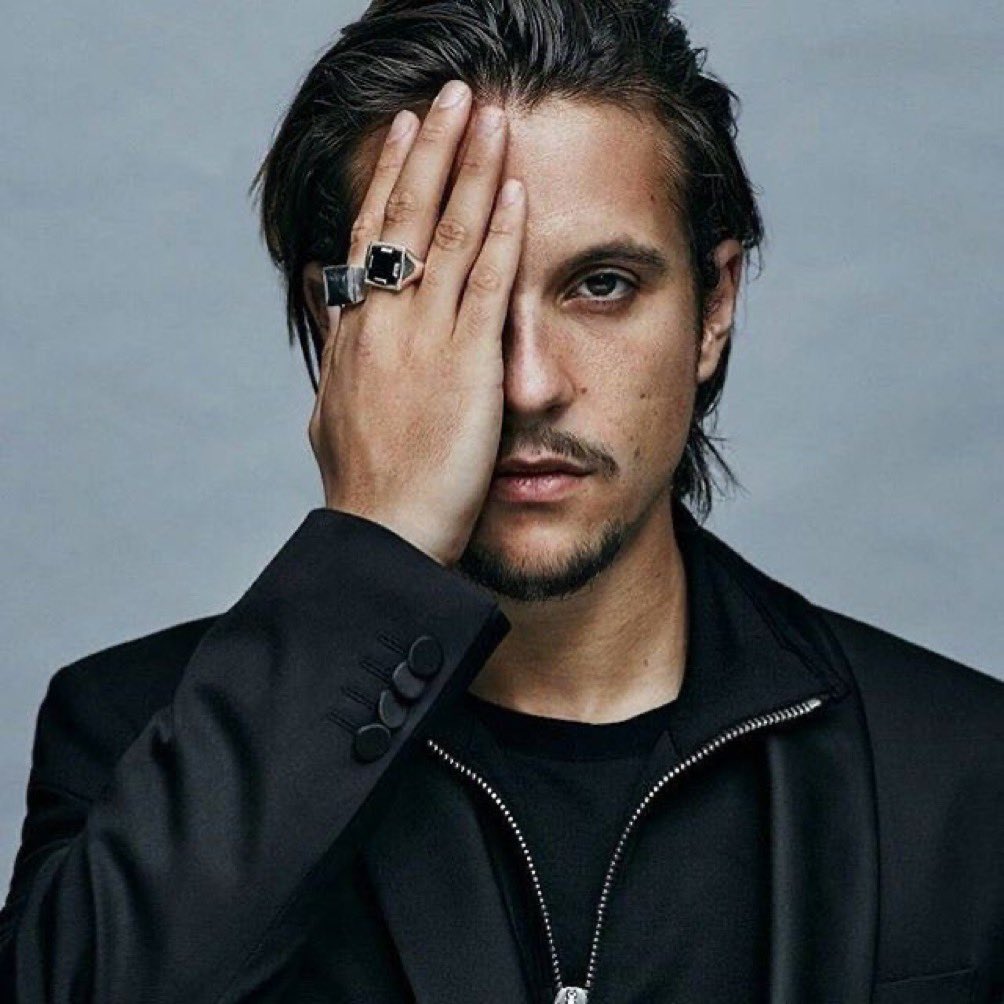 wrld_mag's tweet photo. 🚨 Les albums “FEU” et “CYBORG” de NEKFEU sont de retour sur Apple Music &amp; Deezer ! 

Le rappeur a également remis en ligne ses clips sur Youtube. https://t.co/lGwYdzIq3h