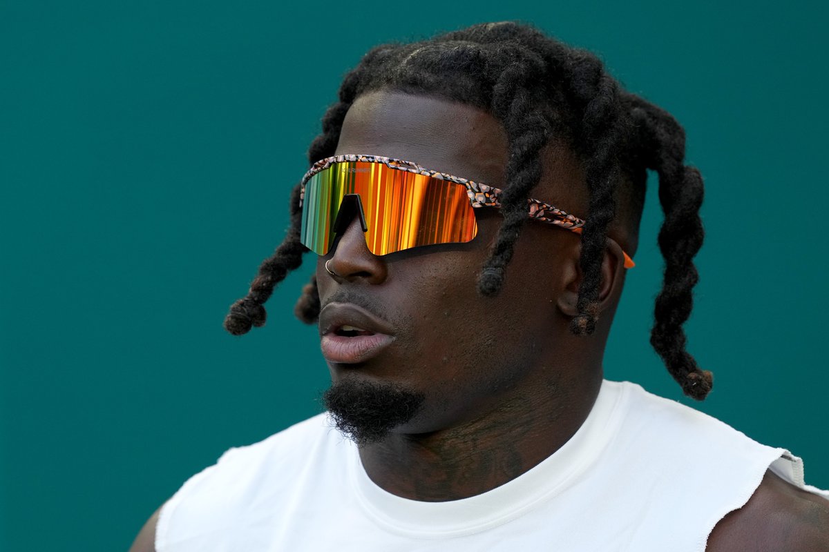 NFLonCBS's tweet photo. Receiving Yards this season

Tyreek Hill                      1,481
Every Cardinals WR    1,412
Every Patriots WR        1,359
Every Giants WR           1,327
Every Jets WR                1,253
Every Falcons WR         1,155 https://t.co/r2QuzHoc0l