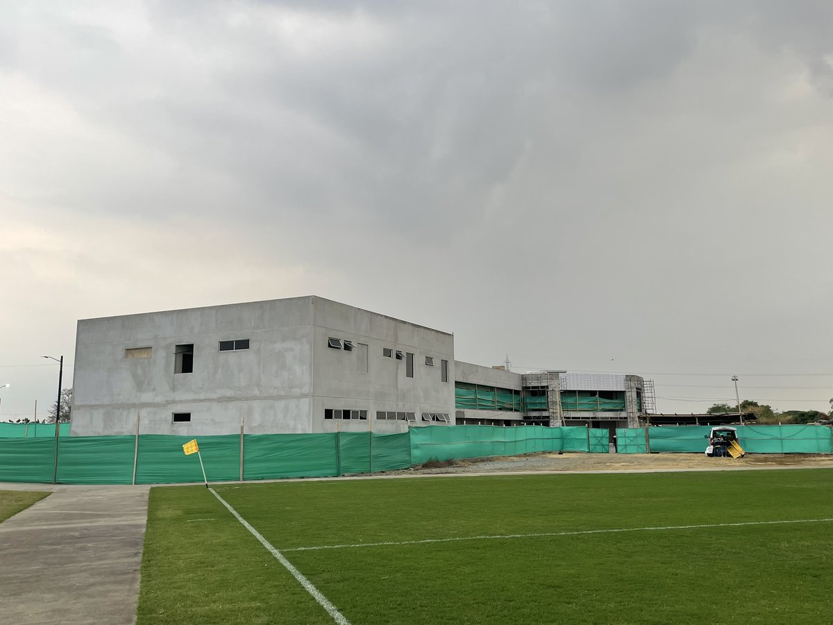 ForwardAmericas's tweet photo. ¡A toda marcha la construcción de la segunda fase del Centro Técnico Duale de la @FEFecuador ! ⚽ 🚧 🔨

Con el apoyo del Programa #fifaforward la finalización del ala norte  permitirá el hospedaje de las selecciones nacionales con todas las necesidades deportivas y servicios. https://t.co/56PHexVm1E
