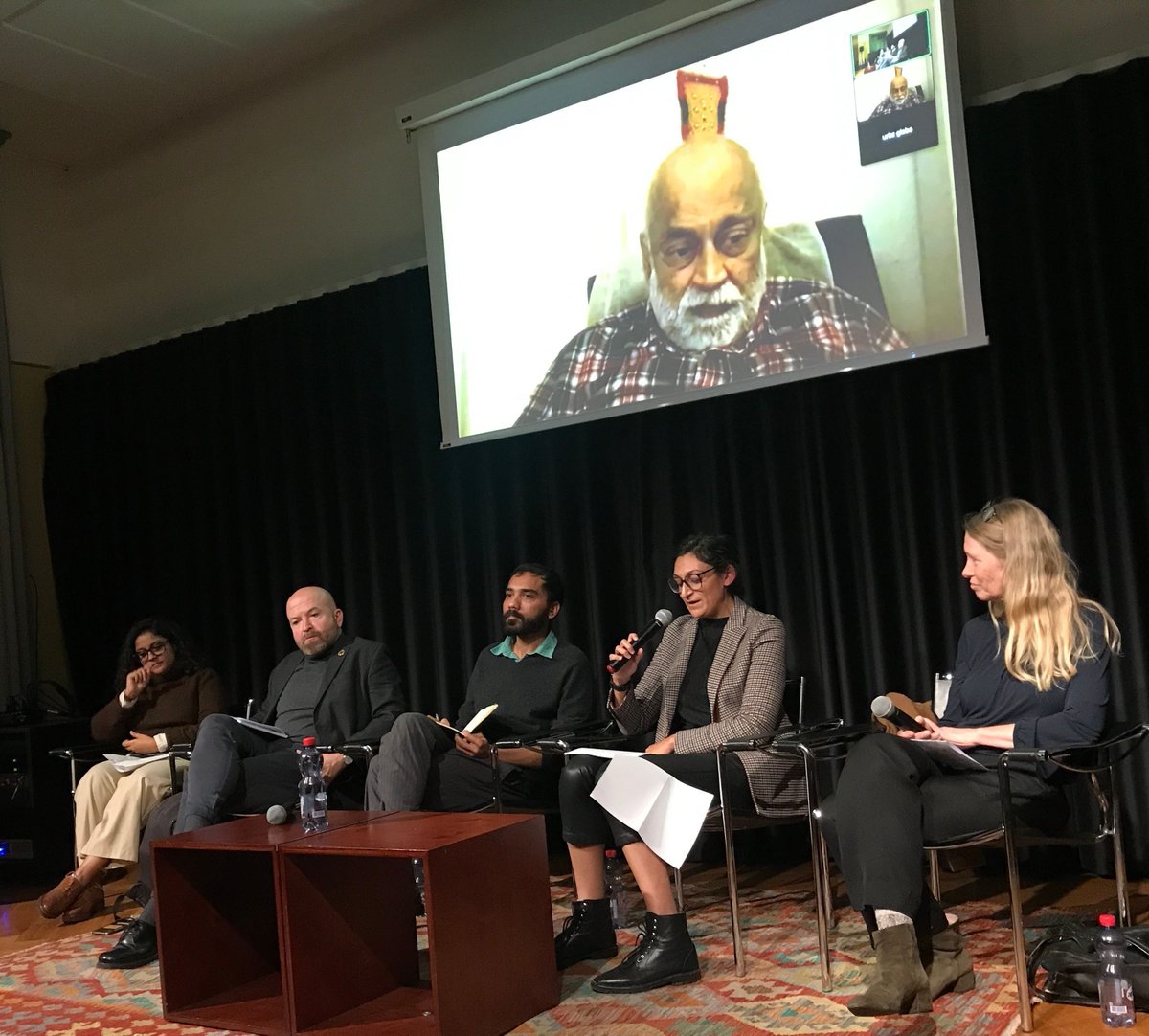 Lively discussion on #Indian #democracy with Prof. Arjun Appadurai, @amnesty Lisa Majumdar, @WalderNicolas, @Anthro_UniBern Sharib Aqleem Ali and audience in Bern, 'creating awareness of challenges to fundamental rights in Indian Constitution' (co-host Inst.of Federalism @unifri)
