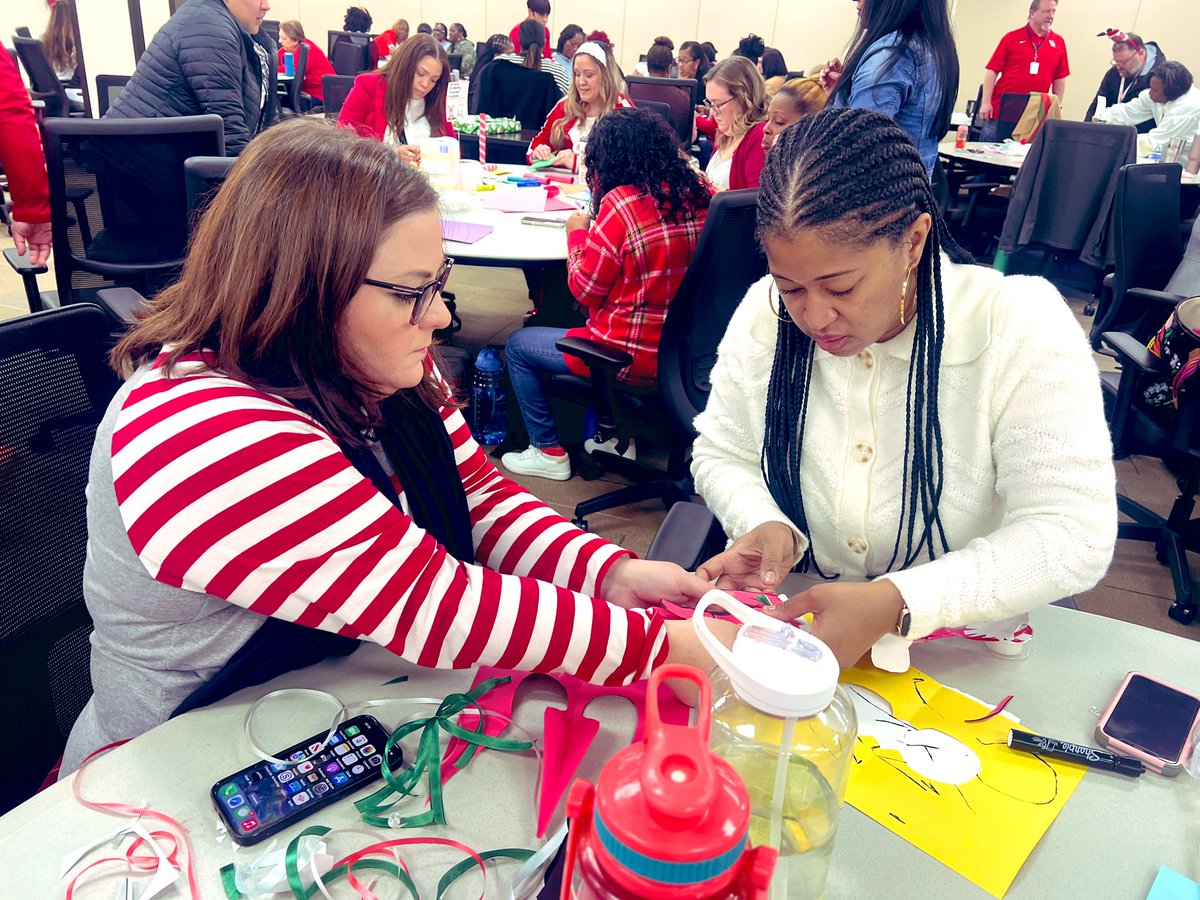 sweetsouthertea's tweet image. DLC Middle Working it out with Elf on the Shelf competition  “We just came for the Snacks “ Elf 44 
#TLReindeerGames #Table10 @AldineISD #