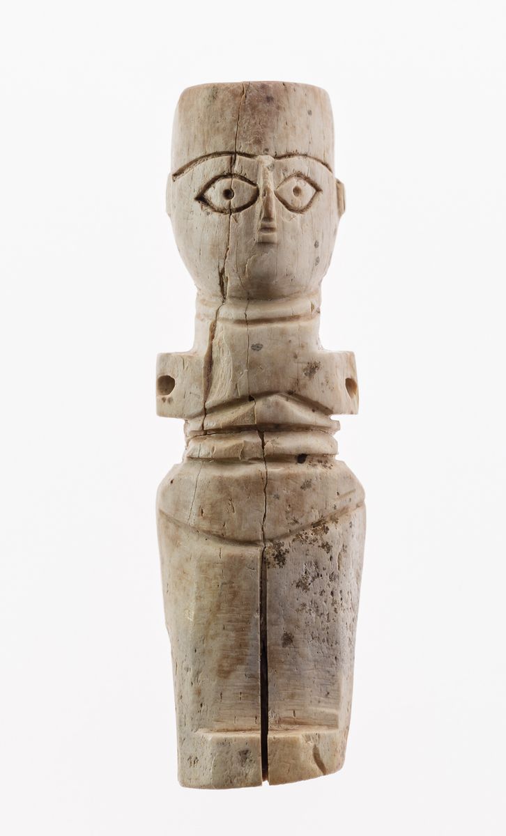 This week we’re looking at children and childhood in the ancient and medieval world. We start today by looking at objects that were children’s toys, specifically a doll. Here we see an example of a bone doll from the Early Islamic period coming from the site of Fustat in Egypt.