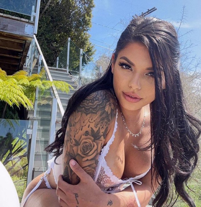 Watch Gina_valentinaxxx's leaked NSFW photo on TwXstars