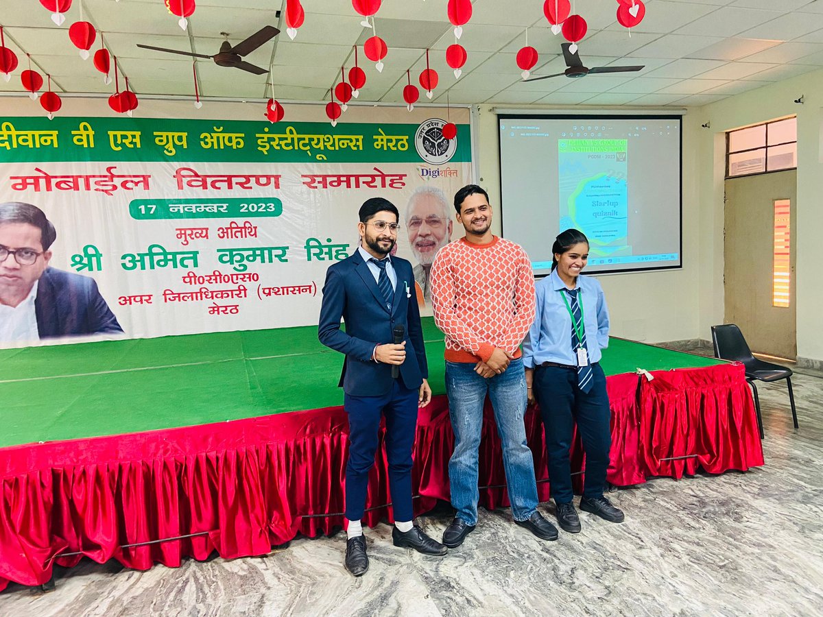 dewangrp's tweet photo. 🌟 PGDM students shone in the STARTUP QUIZNIK on Nov 24, showcasing entrepreneurial brilliance! 🏆 Winners:
🥇 Shivansh, Anjali, Shruti
🥈 Aditi Chaudhary, Jyoti, Vasu
🥉 Sagar, Kushi, Kunal
Cheers to all participants! 🚀 #StartupQuiz #PGDMStars #Entrepreneurship #DVSIM #DVSGI https://t.co/MHDRWxNEHj