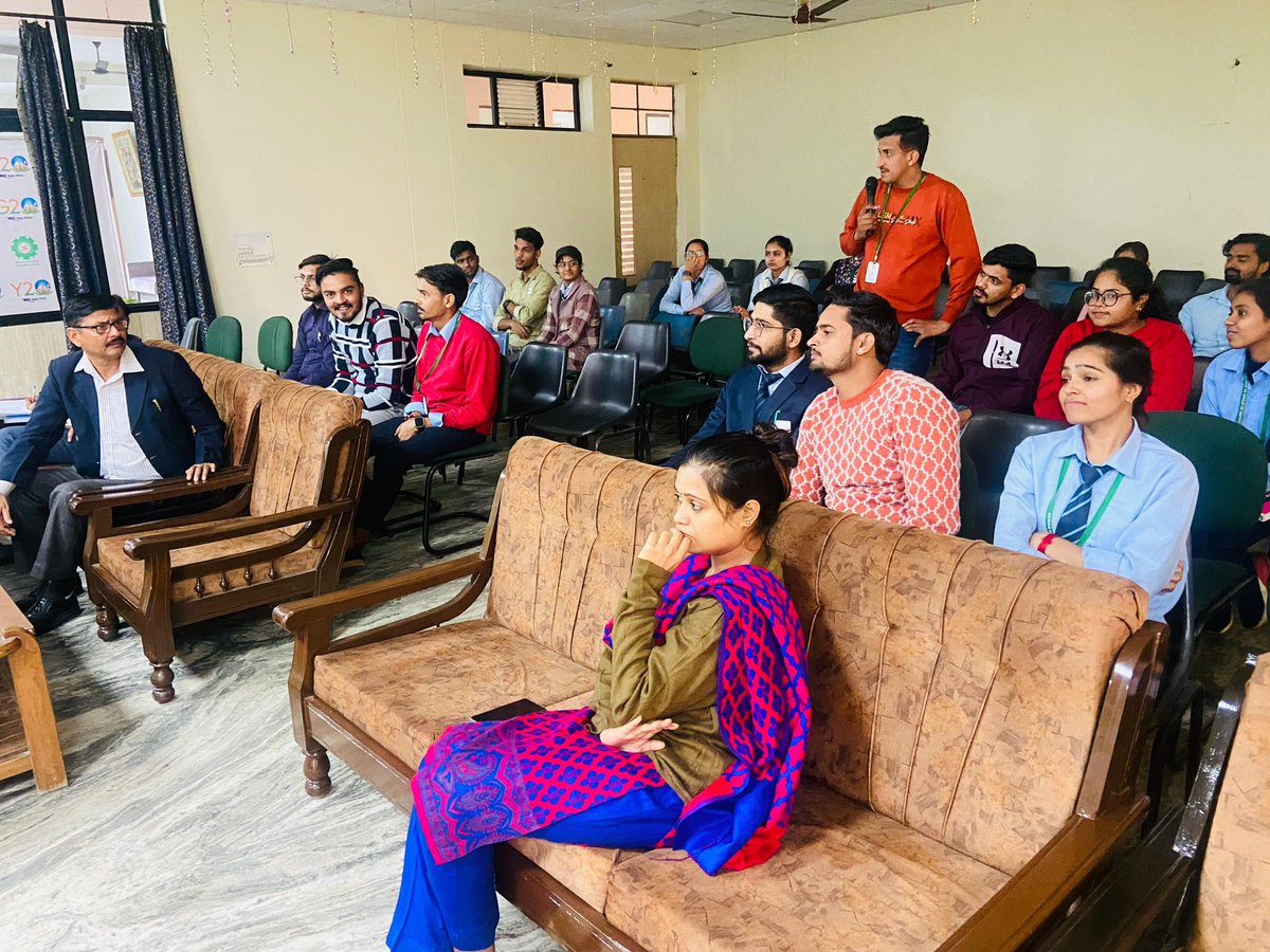 dewangrp's tweet photo. 🌟 PGDM students shone in the STARTUP QUIZNIK on Nov 24, showcasing entrepreneurial brilliance! 🏆 Winners:
🥇 Shivansh, Anjali, Shruti
🥈 Aditi Chaudhary, Jyoti, Vasu
🥉 Sagar, Kushi, Kunal
Cheers to all participants! 🚀 #StartupQuiz #PGDMStars #Entrepreneurship #DVSIM #DVSGI https://t.co/MHDRWxNEHj