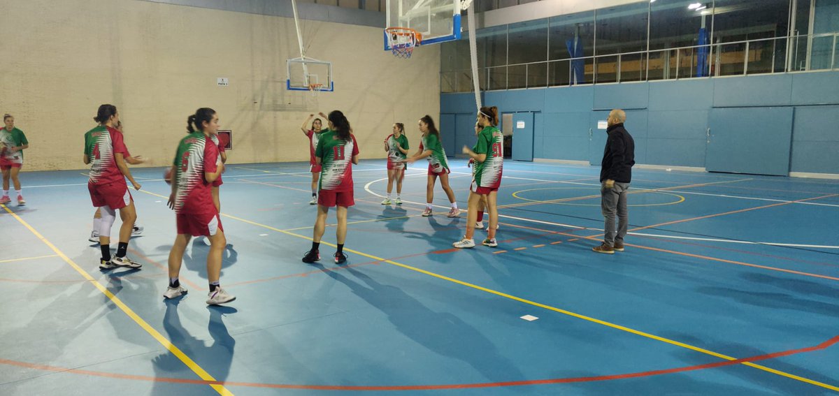 Doble victoria de nuestros Senior Femeninos este fin de semana.

Espartinas CB Careba consigue los triunfos por 70 - 26 ante <a href="/CBUtrera/">Club Baloncesto Utrera</a> en Nacional N1 y 51 - 44 ante <a href="/RCLabradores/">Real Círculo de Labradores de Sevilla</a> en la liga provincial FAB

#SomosCareba

Diff - Díaz Cadenas - Tito Gordo - BEWAY - SKEET - ZENTRUM