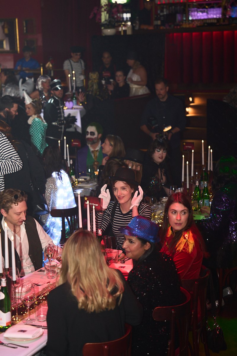 L E G E N D Ä R! Die Achtung! Weihnachtsparty hat uns in den idealen Weihnachtsmood gebracht. Voller Zauber, Fantasie und Tanz.
🍾 Achtung!s aus Köln, Düsseldorf, Berlin und Hamburg sind zusammen in die Weihnachtszeit gestartet. Alle Jahre wieder. Ein Fest. ✨

#agenturleben