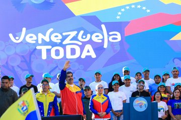 📢¡𝐀𝐬í 𝐥𝐨 𝐃𝐢𝐣𝐨!🇻🇪 Pdte. @NicolasMaduro: Lo hemos cumplido, el referéndum se hizo y ha sido un éxito total de nuestro país y nuestra democracia. Una victoria abrumadora del SÍ en toda Venezuela, con un nivel importante de participación. #VictoriaEsequiba