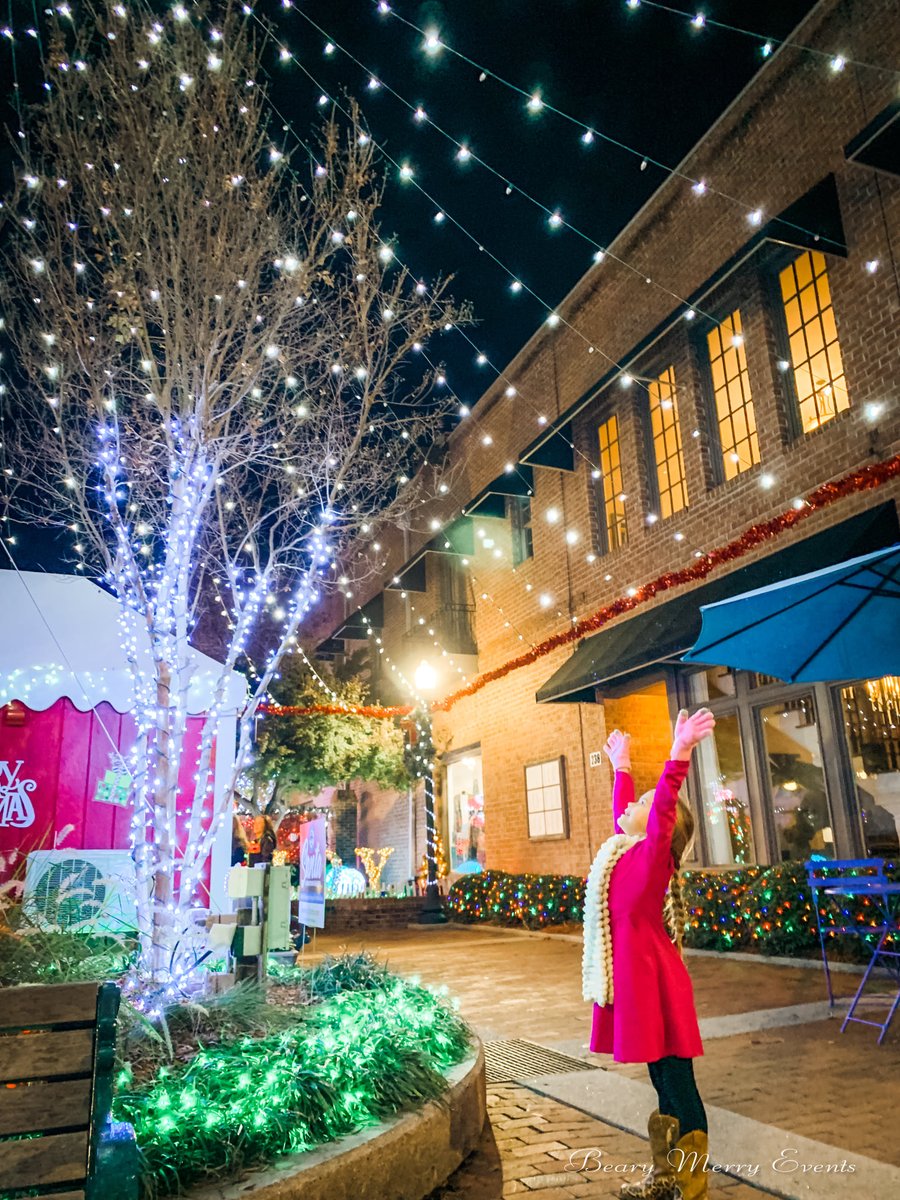We're so excited that the holidays are here. Come celebrate with us! #familyfun #holidaygetaway  📸 Beary Merry Events