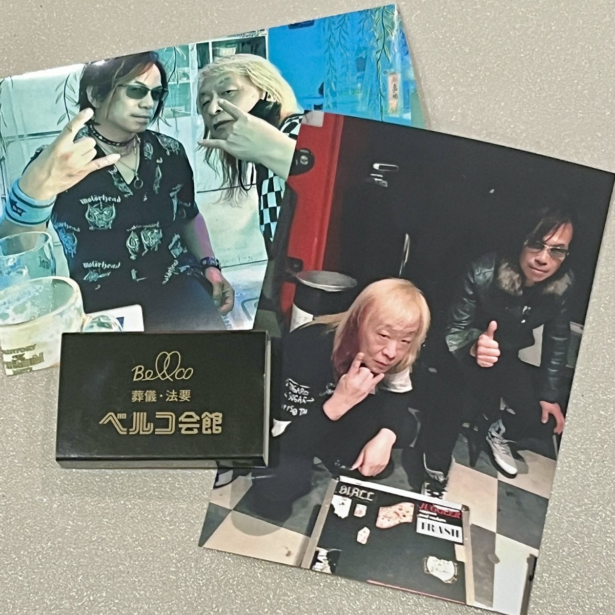 sawaisoukyokuin's tweet photo. ジックの葬儀に参列してまいりました。
ご家族の方から写真をいただきました。
先々月は一緒にスタジオ入ったのに…
先月はメールのやり取りしてたのに…
今月にはもう居ないなんてどうして…
病気から解放されて安らかな時間を…
私関係全SNS同投稿失礼。
by 沢井 比河流
#ZICk
#三上展弘
#FastDraw
#TAKERU
#武尊
#BUTTERFLY
#BBA
#沢井比河流