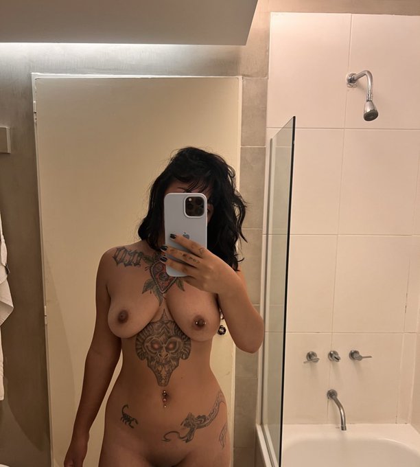 do u like my tattoos? https://t.co/ToPmNW40iY