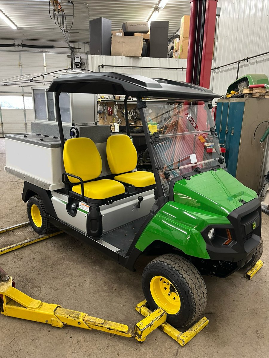 New John Deere GS Gator with <a href="/fairway_cafe/">Fairway Cafe</a> kit installed and ready to go! 🐊🍻