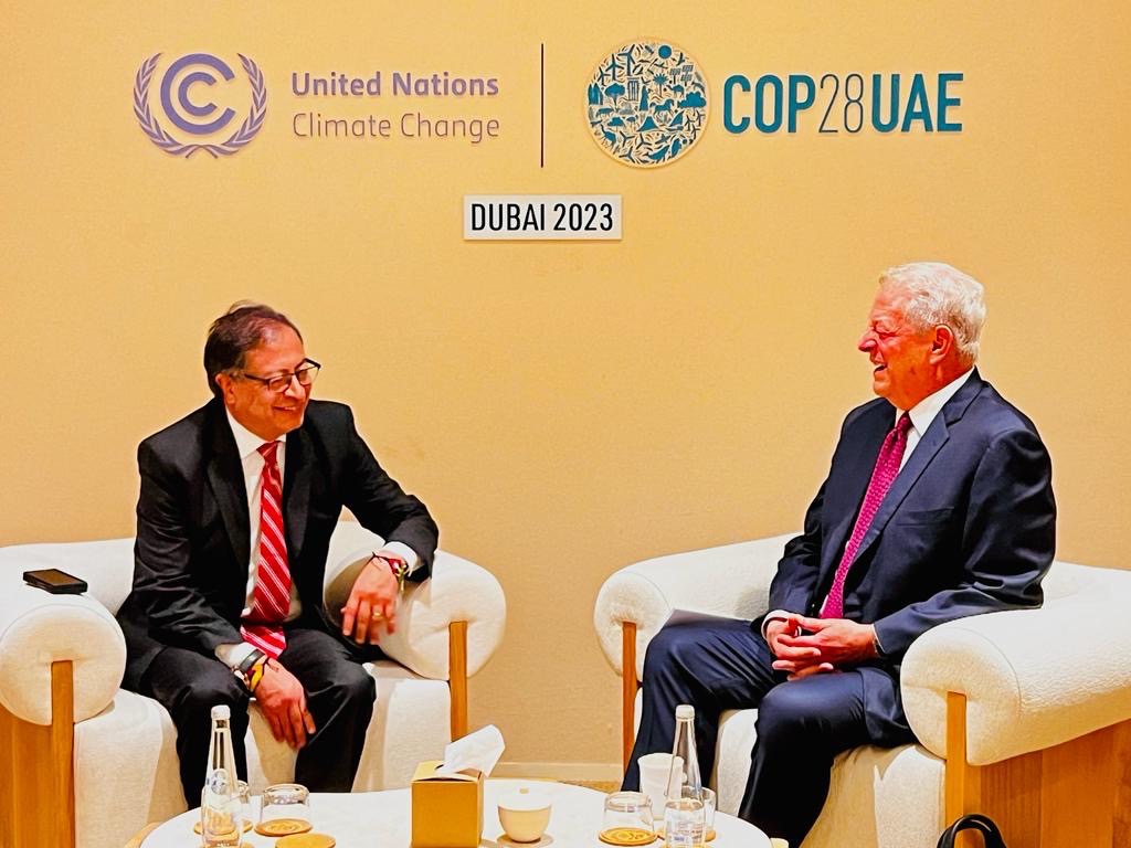 Hablamos con Al Gore, exvicepresidente de los EEUU y nobel de paz, sobre qué pasará con la política y  la economía en el mundo durante la crisis climática y como podría suceder con la descarbonización.

Nos proponemos un dialogo entre norteamérica y suramérica y reunir las