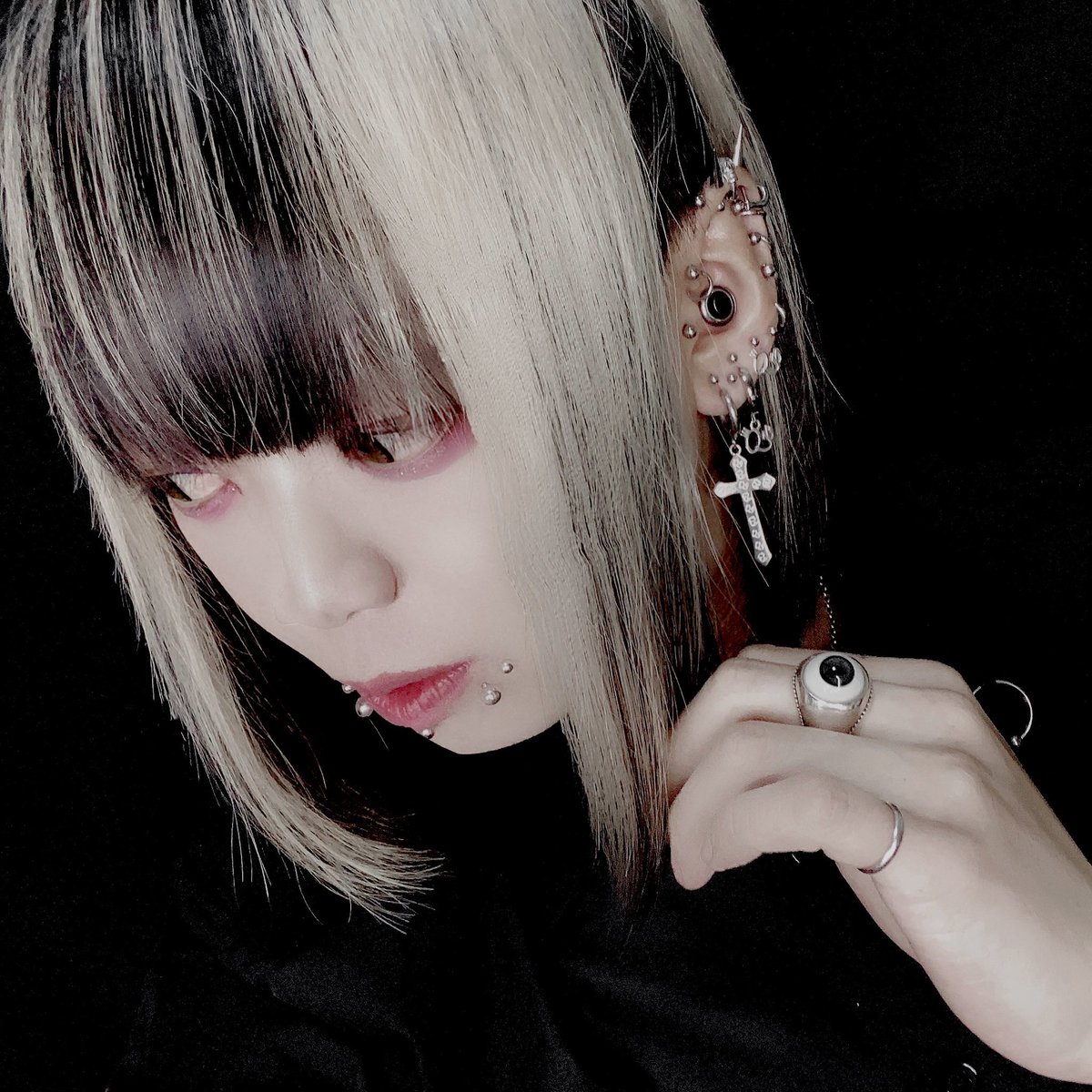 kaaq104's tweet photo. 【クリスマス🎄プレゼント企画🎁】

かぁのブランドQueen's painより3種類のピアスを各1名様にプレゼント🥹💓

▪︎応募方法　フォロー&amp;RT
▪︎期間　2023.12.4〜12.11まで
※当選の方にはこちらからDMにてお知らせ

ご参加お待ちしてます！！ https://t.co/T6lLsRHpeb