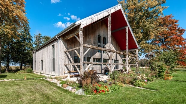 VELDarchitect's tweet image. Krista's barn is featurd in cbc's article on saving old barns the Old Barn Study that @Ontario Barn Preservation  are working on! If you have an old they'd love to have you inthe study. zurl.co/TIYB