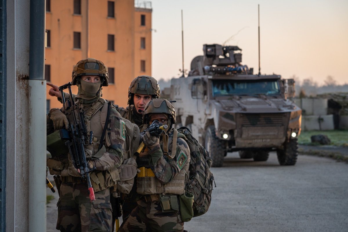 armeedeTerre's tweet image. Première manœuvre d'une brigade interarmes #Scorpion sur les camps militaires de Champagne !
➡️ Évaluer les derniers matériels de l’armée de Terre et leur système de connectivité avec les unités au contact ! 

👥 Aux côtés de la @Belgian_Army 🇧🇪 l’objectif est de conforter le