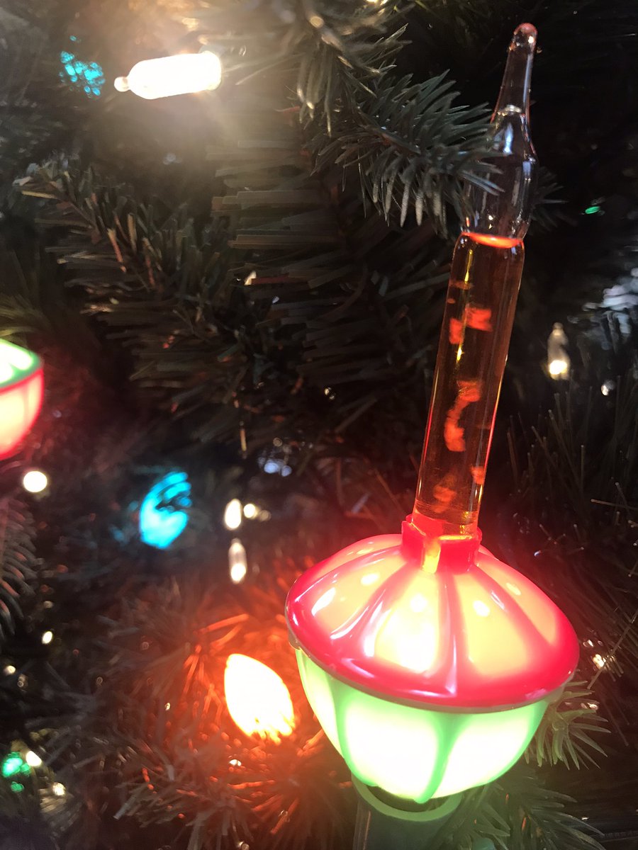 MichelleRooney7's tweet photo. I love a good bubble light.Nostalgia at its finest.Anyone else still put these old-fashioned beauties on your tree? We just the tree up & lit last night.I LOVE Christmas!Wishing you a beautiful time of preparation for this dear,significant season.π#Christmas #tree #bubblelights https://t.co/i4mWdmW5xN