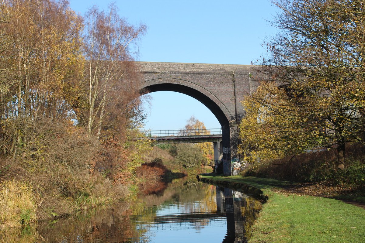 Rail Bridge No 4 .. Huddersfield Broad Canal #WestYorkshire @CanalRiverTrust #Bridge #KeepCanalsAlive