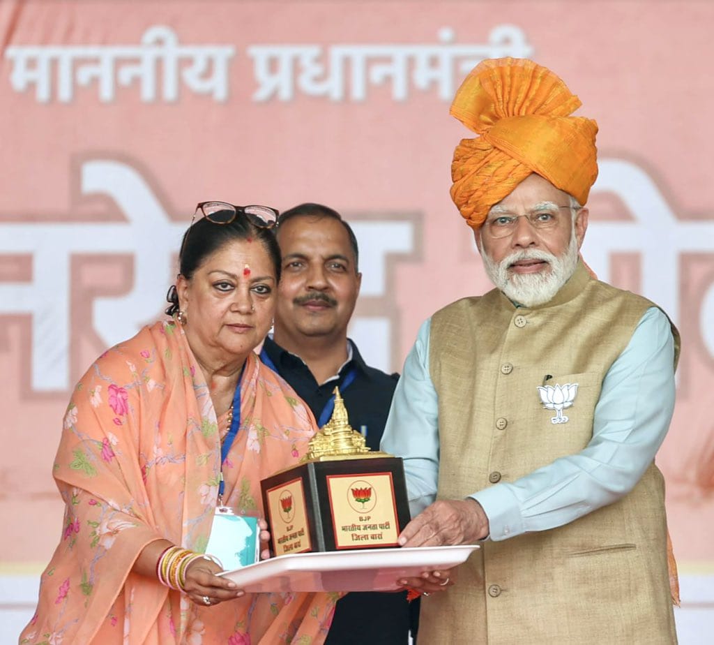 ब्रेकिंग न्यूज़- 
वसुंधरा राजे जी होगी राजस्थान की मुख्यमंत्री 

बाबा बालकनाथ होंगे उपमुख्यमंत्री

किरोड़ीलाल मीणा होंगे उपमुख्यमंत्री

#CMOfRajasthan #BabaBalaknath #KirodiLalMeena  #Rajasthan
<a href="/VasundharaBJP/">Vasundhara Raje</a> <a href="/DrKirodilalBJP/">Dr. Kirodi Lal Meena</a> <a href="/MahantBalaknath/">Yogi Balaknath (मोदी का परिवार)</a> <a href="/BJP4Rajasthan/">BJP Rajasthan</a>