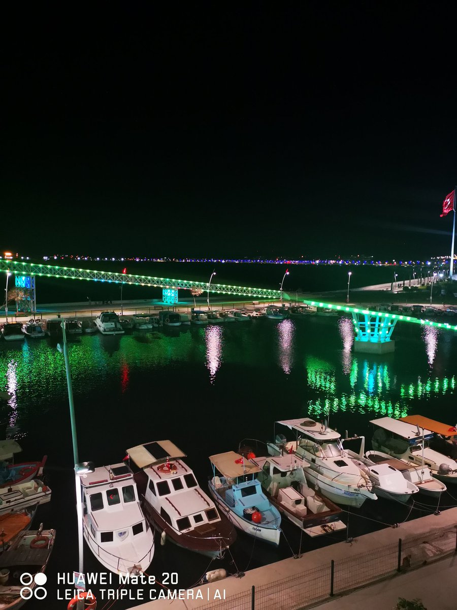 Böylesi bir limana demir atmış sakin bir tekne mutlaka olmalıydı.. #CharlesDickens #kitapalıntısı