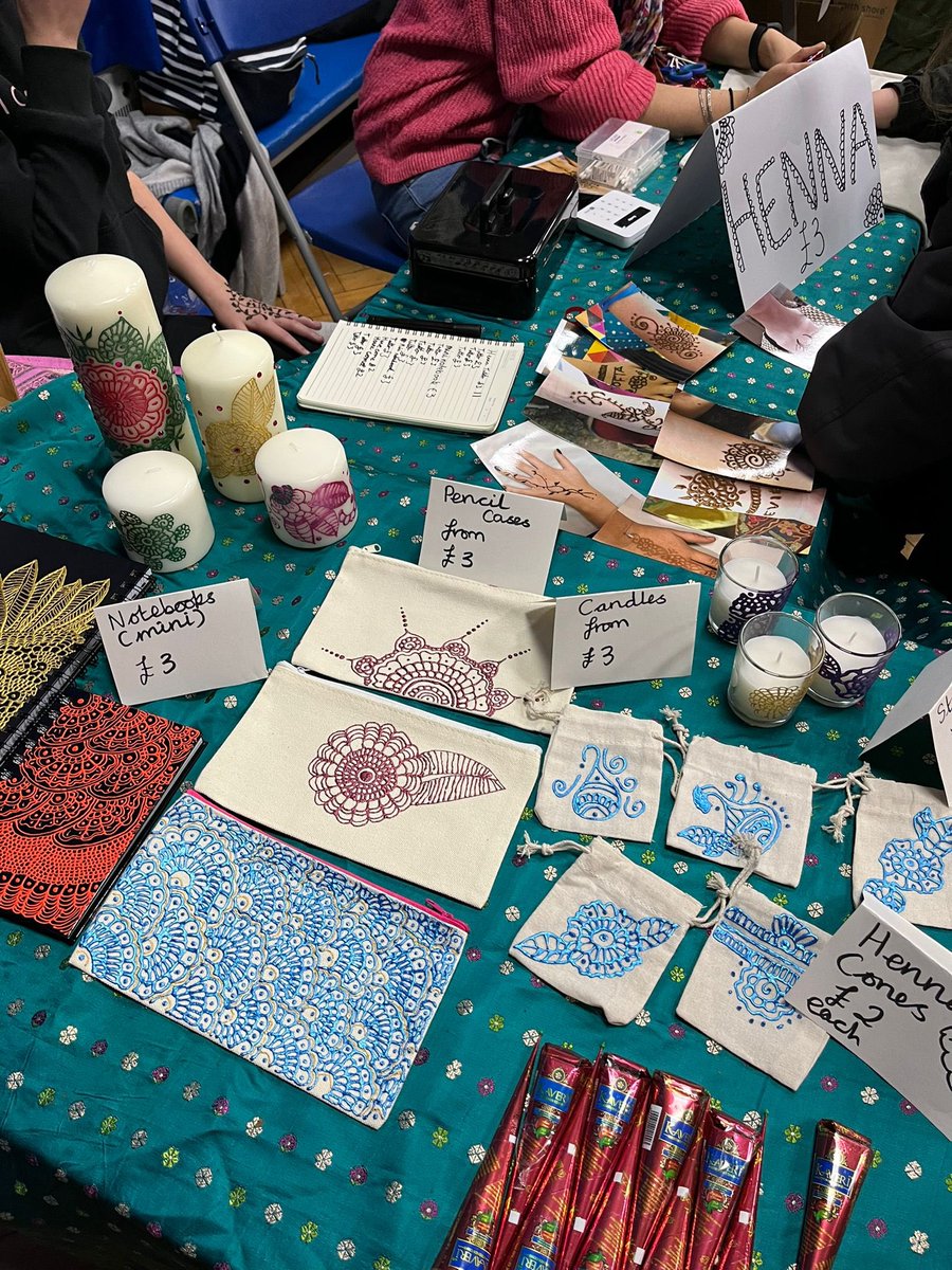 IWPS_Leeds's tweet photo. What a wonderful time we had at our PTA Winter Warmers Fair last Friday π Thank you to our amazing volunteers and to our community for coming along. #ptafundraiser #singandsign #ChristmasCountdown https://t.co/VFGKUqQJty