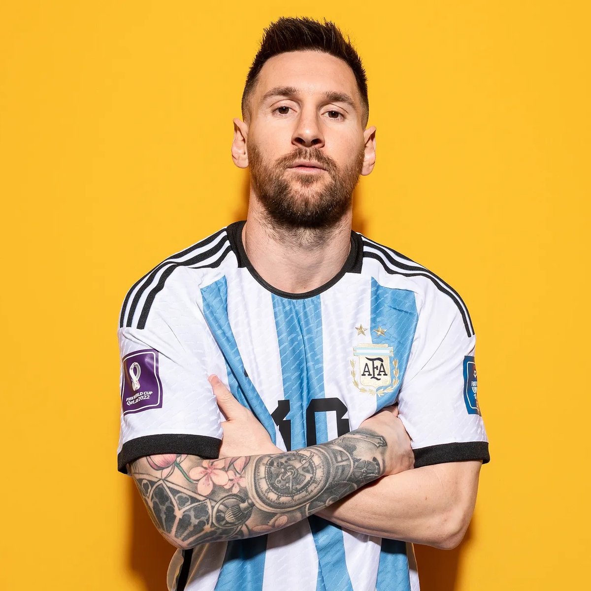 porqueTTarg's tweet photo. "Anuel AA": 

Por sus declaraciones con respecto al autismo y Lionel Messi. 

“El autismo es diagnosticado como una enfermedad por los científicos que quisieron ponerle ese nombre, porque en realidad el autismo… ¡Mira a Messi! Messi es autista y es la persona más influyente del mundo.  

Yo no lo veo como una enfermedad. No conozco a Messi, pero compartí con él unas tres veces y lo primero que yo vi fue a una persona humilde. Yo volví hecho una persona diferente. Ahí es que tu aprendes y dices: ‘wow, con lo grande que es este ser humano, mira la gran humildad que tiene’.  

Cuando ves el corazón que tiene Messi te da hasta vergüenza contigo mismo. Desde ahí intenté ser mejor ser humano. Yo he aprendido mucho de personas con autismo”.