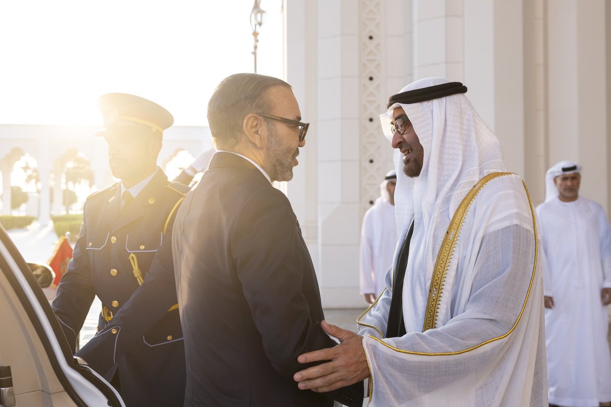 MohamedBinZayed's tweet photo. أرحب بأخي الملك محمد السادس في بلده وبين أهله. أجرينا مباحثات بناءة حول سبل تعزيز العلاقات الأخوية والتاريخية بين بلدينا ووقعنا إعلاناً نحو شراكة مبتكرة وراسخة في مختلف المجالات الاقتصادية والتجارية والاستثمارية التي تحقق النماء والرخاء للشعبين الشقيقين. الإمارات والمغرب يشتركان في العمل من أجل الاستقرار والازدهار والتنمية المستدامة لمصلحة شعوب المنطقة كافة.