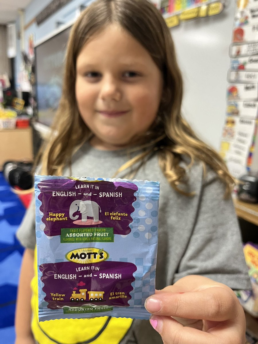 Spanish is everywhere! This friend was so excited to find Spanish on her fruit snacks wrapper! 🇪🇸🥹