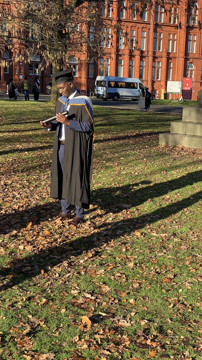 Sibo_Zondi's tweet image. How much I longed to hold you.😇 #Mastered 🎓