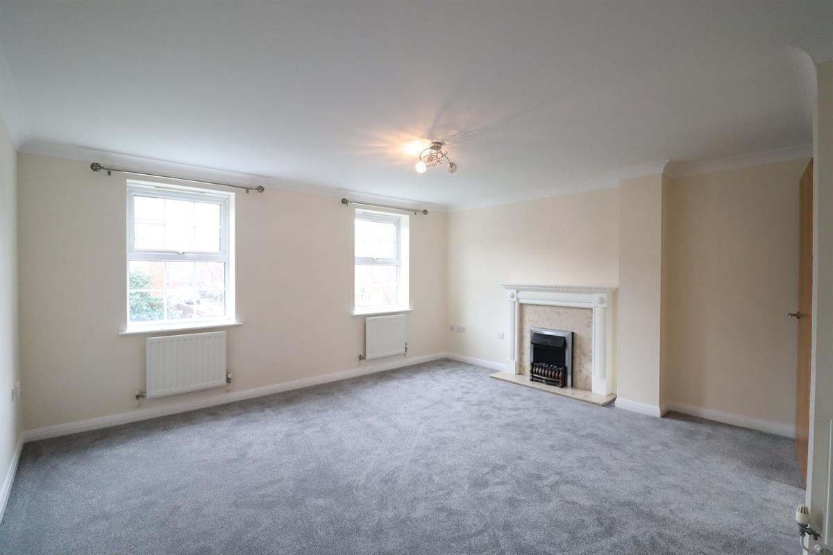 thegrayhouseltd's tweet photo. New to market - 3 Bed Town House, Doe Close, Cardiff, £1,500pcm. Newly decorated, new flooring, unfurnished with appliances. #cardiff #cardiffproperty #cardiffrental #cardifflettings #colchesteravenue #cardiffproperties #penylan View details: https://t.co/yfrEproe7H https://t.co/QzRl158Mgj