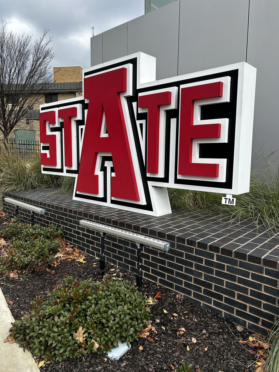 Brookebucknertv's tweet image. It was an honor to be invited by one of my former A-State professors to speak to a journalism class this morning!

It was neat to be back, I did a lot of growing on this campus and got to share all of it with the students! Go Red Wolves! ❤️ #classof2020