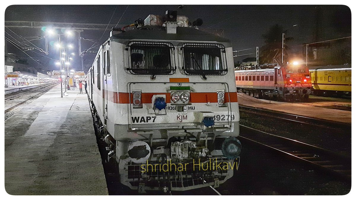 #Belagavi Railway Station Today One More Witnesses #WAP Locomotives Station
#Krishnarajapuram(KJM) 
#WAP-7 39279 Sleeping Mode 
With 20654 Belagavi-KSR #Bengaluru Superfast Rake

#Vijaywada(BZA) WAP-4 22226 with 07336/35 Belagavi-Kizipet Going for Sleeping Mode in
Pitline