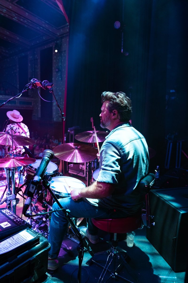 EliYoungBand's tweet photo. Who’s catching a show on the #BreakupInABar Tour this month? 📸: @dobbyiam https://t.co/rpce7oiyJT