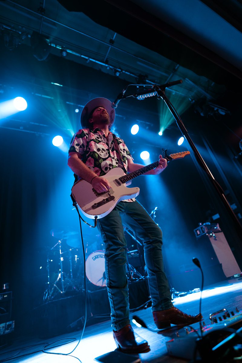 EliYoungBand's tweet photo. Who’s catching a show on the #BreakupInABar Tour this month? 📸: @dobbyiam https://t.co/rpce7oiyJT