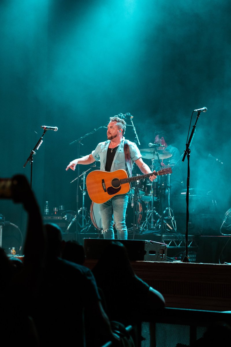 EliYoungBand's tweet photo. Who’s catching a show on the #BreakupInABar Tour this month? 📸: @dobbyiam https://t.co/rpce7oiyJT