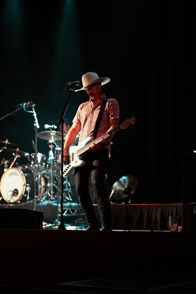 EliYoungBand's tweet photo. Who’s catching a show on the #BreakupInABar Tour this month? 📸: @dobbyiam https://t.co/rpce7oiyJT