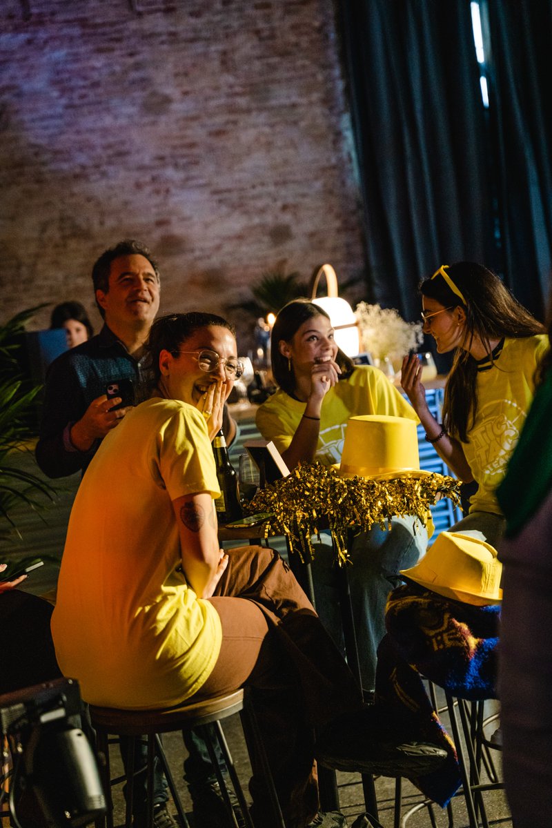 Quieres organizar un juego del amigo invisible para estas navidades? 🎅🏻
Nosotros te ayudamos.  En Tic Tac, todo lo que añada diversión, alegría y conexión es bienvenido. 👥
¿Cómo podemos hacer que vuestro evento sea aún más especial?  🎁🌟