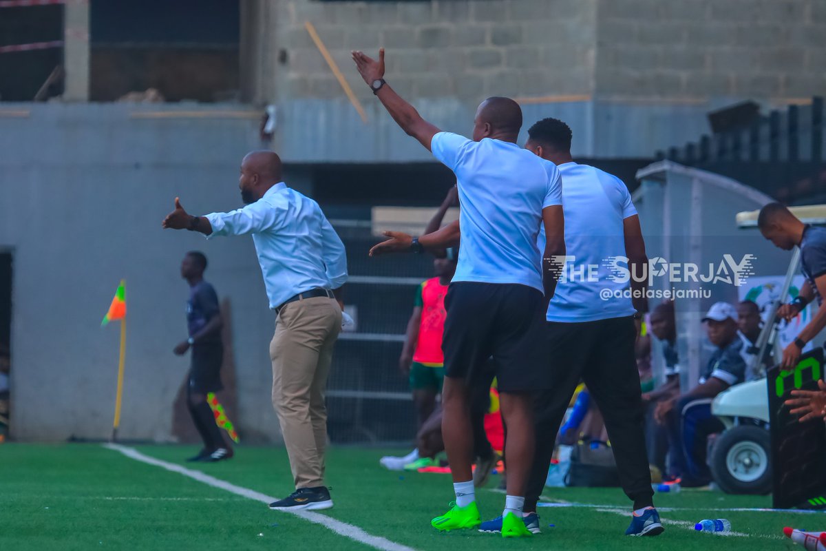 adelasejamiu's tweet photo. Yes @SportingLagos Coach @OfforCPaul1 and his technical team were furious at their own Goal Keeper for trying to waste time while leading against @fckatsinaunited
#SPLKAT #NPFL24 https://t.co/G9Q7MNl7gn