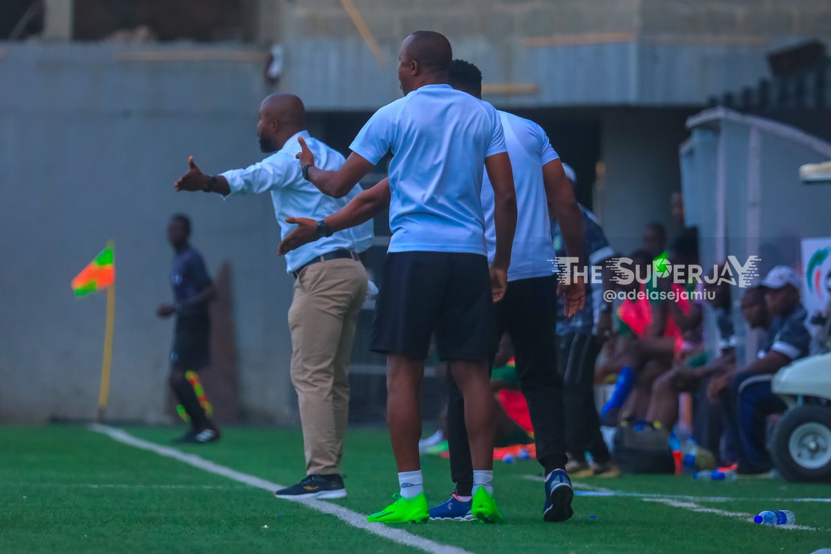 adelasejamiu's tweet photo. Yes @SportingLagos Coach @OfforCPaul1 and his technical team were furious at their own Goal Keeper for trying to waste time while leading against @fckatsinaunited
#SPLKAT #NPFL24 https://t.co/G9Q7MNl7gn