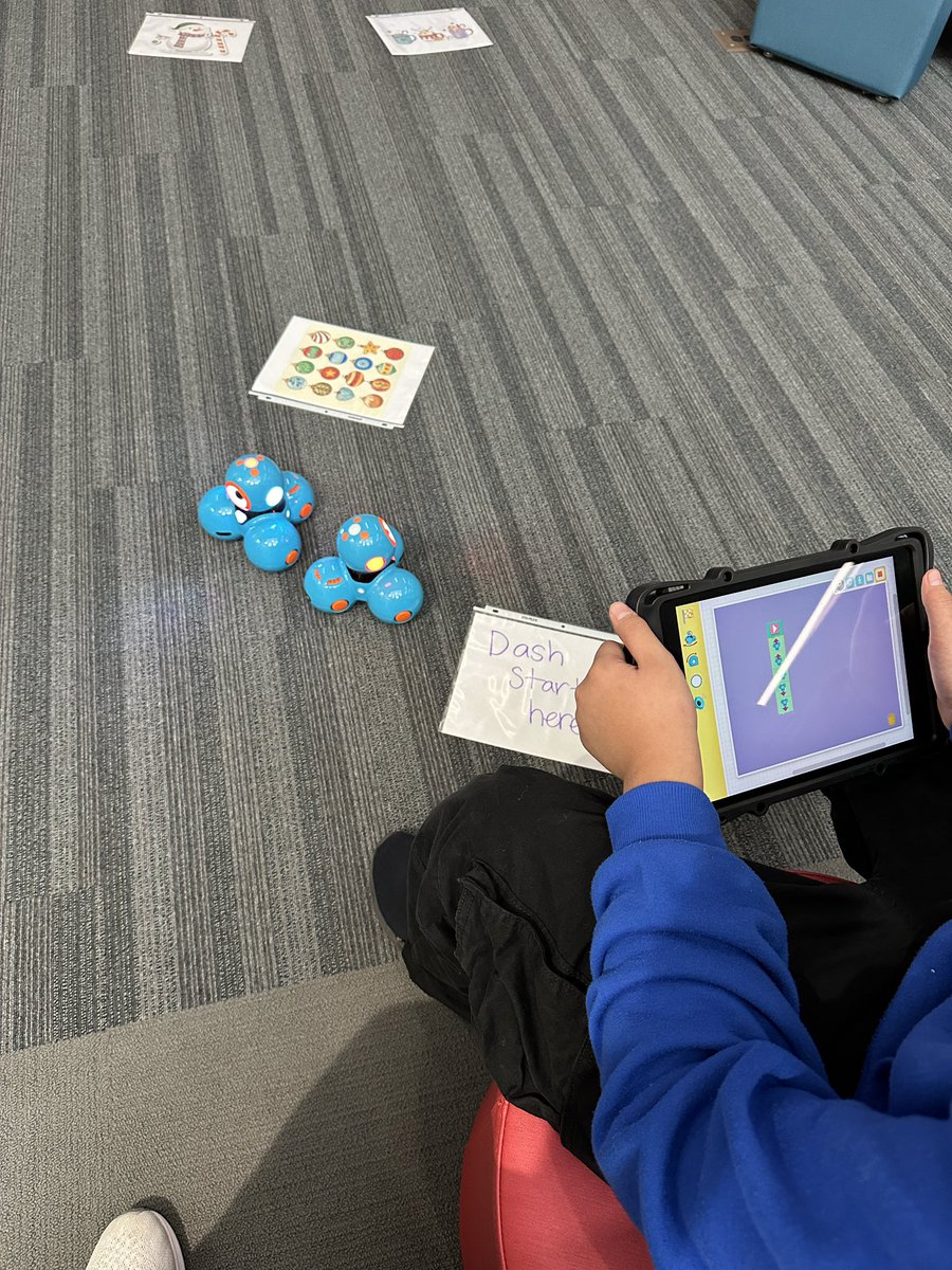 Having fun with Makerspaces in the library!  #SLEChristmasEra #gcisdlib #gcisdhourofcode